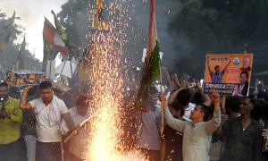 FIR over fireworks outside Kejriwal's home despite ban