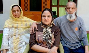 Kashmiri MBBS Student Reunites With Fam