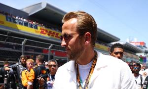 PIX: Eng footie stars soak up sun at Spanish F1 GP