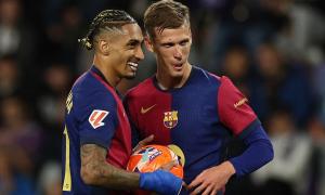 PIX: Barca, Napoli's title bids on track; PSG beaten