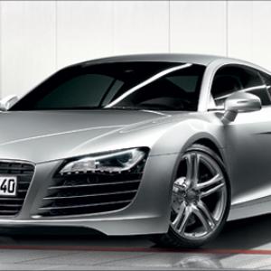 Audi drives in the STUNNING R8 at Rs 1.35 cr
