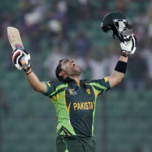 Akmal ton sets up 72-run win for Pakistan