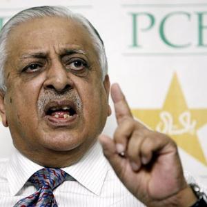 'Pakistan must boycott 2011 WC matches in India'