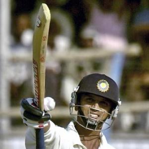 Dravid joins 11,000 Test run club