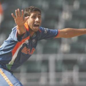 Nehra gets Grade B contract, Irfan demoted