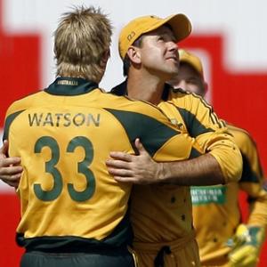 Australia sneak past India in thrilling finish