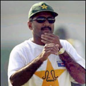Miandad accepts coaching role with Pakistan