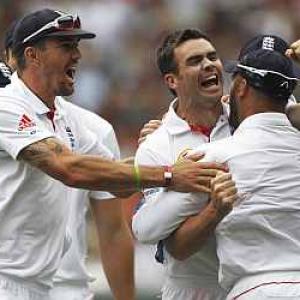 Images: England outpunch Aussies on Boxing day