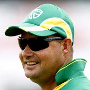 South Africa coach Arthur resigns from post