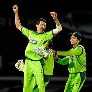 Gul's six gives Pakistan victory