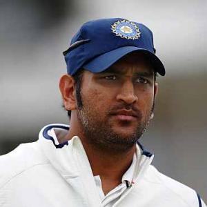 Can't write off Dhoni after two losses: Akram 