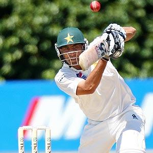 Pakistan pile 594-5, Younis slams double