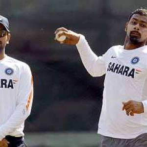 Dhoni is the 'Obama' of cricket, says Praveen Kumar