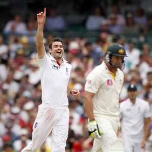 Ashes: England ride their luck in Sydney Test