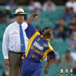 Many umpires suspect Murali's action: Hair