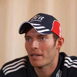 Tremlett to replace Broad in England squad