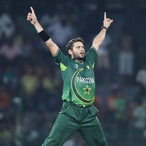 5 best bowling performances of the first stage