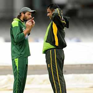 Afridi vs Waqar: Infighting in Pakistan team
