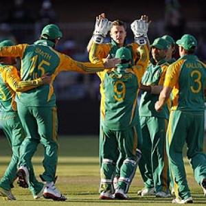 2nd ODI: SAfrica overpower Australia to set up decider