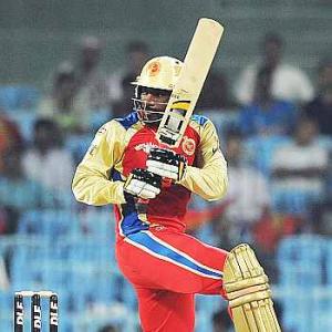 Gayle, De Villiers guide RCB to six wickets win over Pune