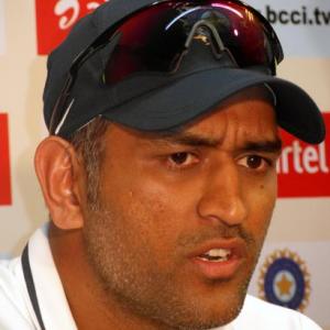 Dhoni ducks probing questions on his captaincy