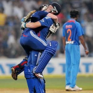 PHOTOS: England win last-ball thriller to level series
