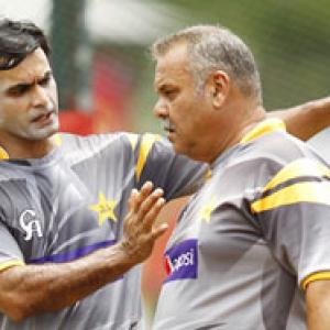Hafeez hoping Pakistan bowlers can deliver in India
