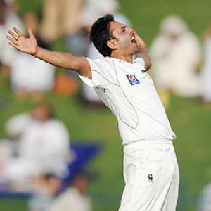 Rehman humbles England as Pakistan clinch series