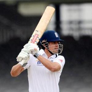 Cook, Bell guide England home in Lord's Test
