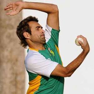South Africa bring back spinner Tahir for Adelaide Test