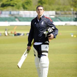 Pietersen in new ECB deal, to return to England team