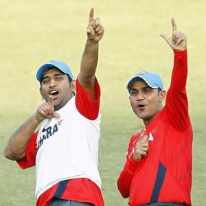 'MS Dhoni has to trust Virender Sehwag's abilities'