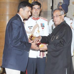 Dravid receives Padma Bhushan; Congratulate him!