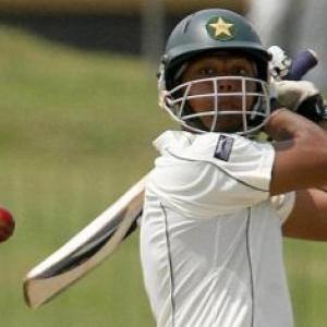 Batsman Manzoor back in Pakistani Test fold