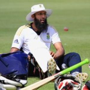 Surrey sign Amla for rest of county championship