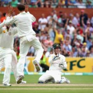 Australia push England to the wall in second Test