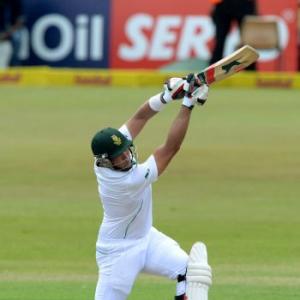 De Villiers, Kallis rebuild after India's triple strike