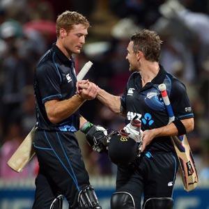 McCullum, Guptill guide NZ to win over England