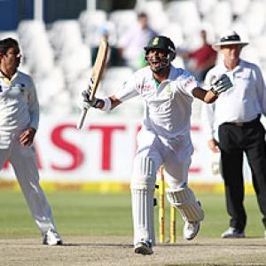 Clinical S Africa beat Pakistan by four wickets to seal series