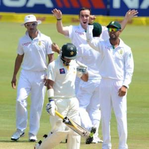 Abbott's nine wickets help South Africa to sweep