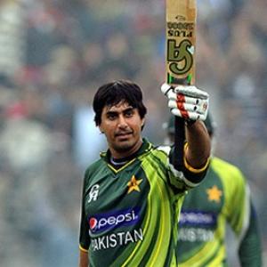 India's tormentor Jamshed forgets his trophy