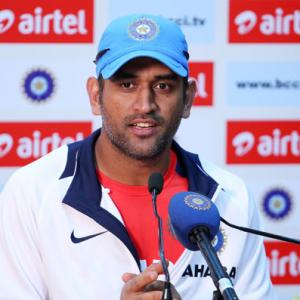 'Average' Team India lucky to have captain Dhoni: Boycott