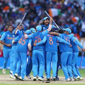 Dhoni leads India to tri-series title triumph