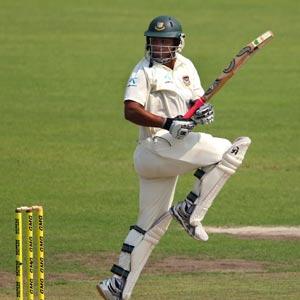 Herath bags two late wickets to boost Sri Lanka