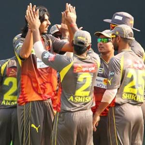 IPL: Ishant, Dhawan help Hyderabad thrash Mumbai Indians