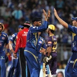 Mumbai thrash Kolkata, maintain winning run at home