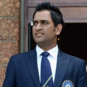 Gagged by BCCI, Dhoni keeps mum on spot-fixing episode