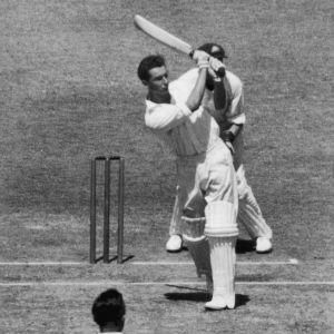 Oldest English Test player Reg Simpson dies at 93