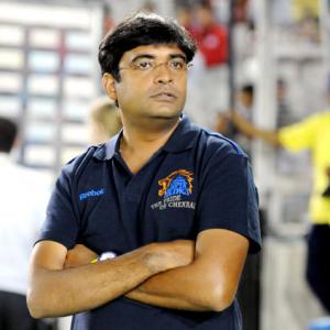 Gurunath runs the CSK team, says Hussey