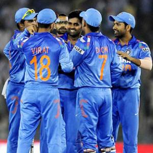 Ishant retained, India name unchanged squad for remaining ODIs